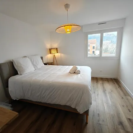Gare, T2, Vue Bastille Et Belledonne, Climatisation, Neuf Apartamento
