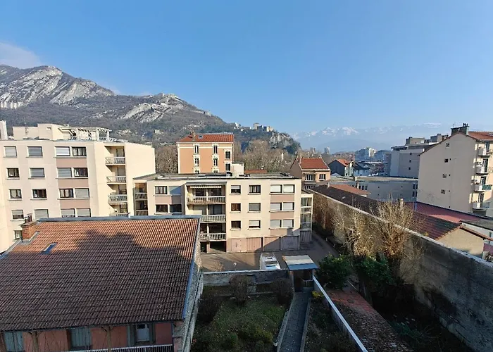 Gare, T2, Vue Bastille Et Belledonne, Climatisation, Neuf *