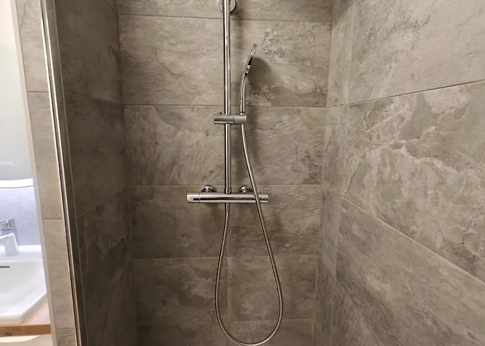 Gare, T2, Vue Bastille Et Belledonne, Climatisation, Neuf *